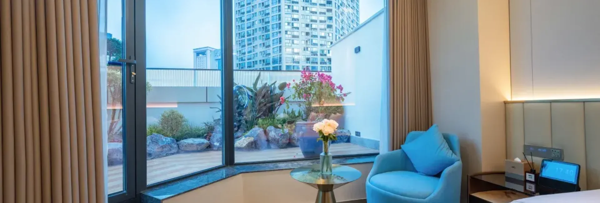 Family Friendly Suite – 1-Room, Courtyard-View (1 Living Room, Fridge)